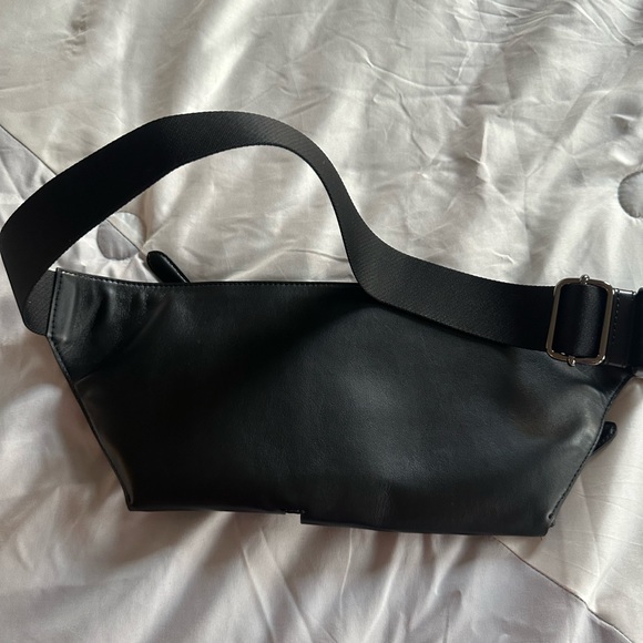 Stella McCartney BUM leather bag. NEW comes with dust bag and tag. - Picture 2 of 11